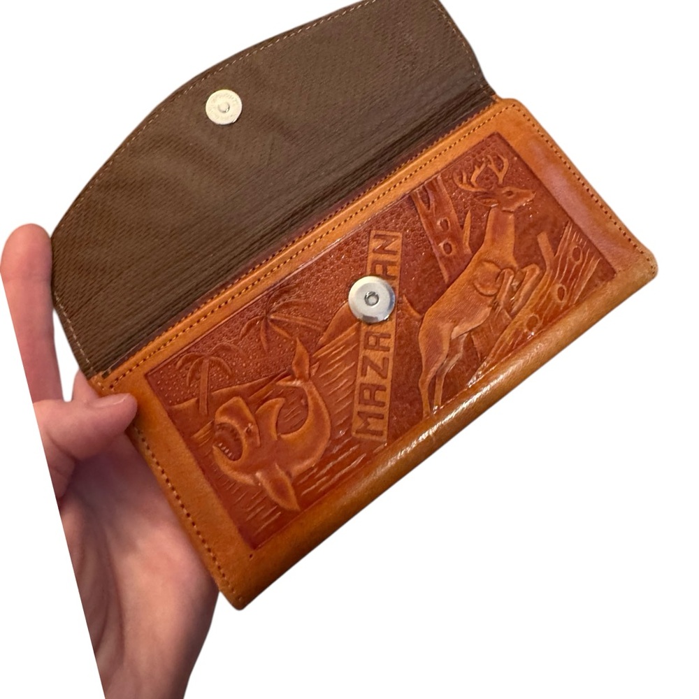 Brown Leather Embossed Wallet Vintage brown leather tooled Mexico Embossed - Picture 3 of 4